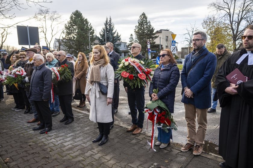 Odsłonięcie Pomnika Cywilnej Ludności Powstańczej Warszawy Deportowanej do Wojennego Wrocławia w Trakcie i Po Upadku Powstania Warszawskiego
